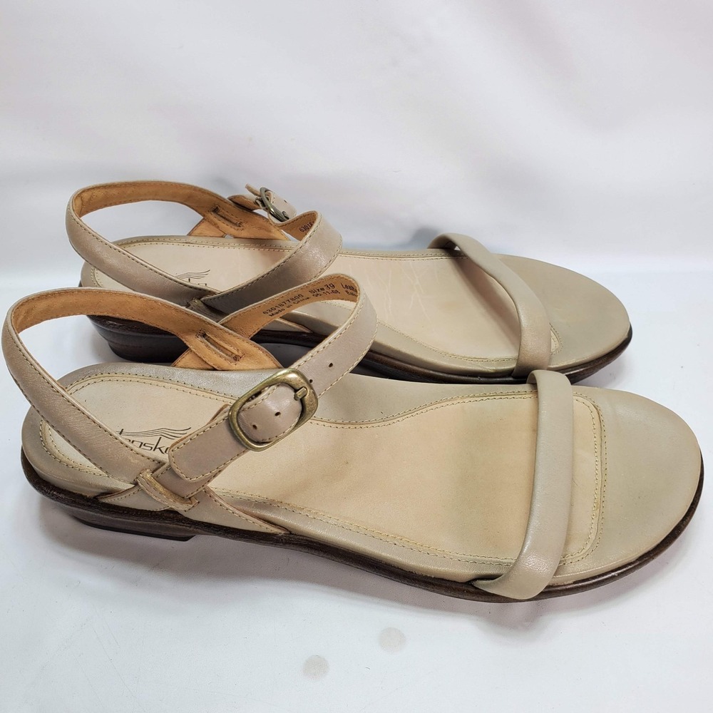 Dansko Beige Leather Slip On Sandal 39 8.5-9 Wedge Heel Buckle Strap Comfort - Picture 3 of 5